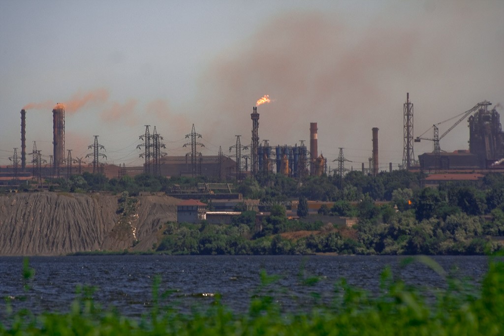 Репортаж из городской газовой камеры: запорожцам показали, как заводы осуществляют выбросы (ВИДЕО)