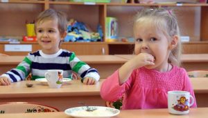 Питание в садах и школах Запорожья: сколько придется платить родителям и у кого будут льготы
