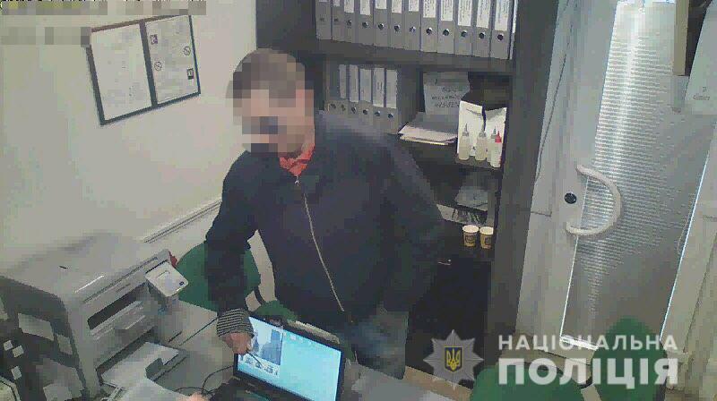 В Запорожье полисмены задержали подозреваемого в серии ограблений пунктов быстрых кредитов (ФОТО)