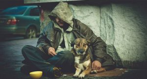 Детская жестокость: в Запорожской области подростки устраивают “ад” для бездомных