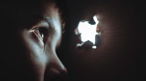 В Запорожской области напали на полицейских, которые пришли забирать детей у горе-матери