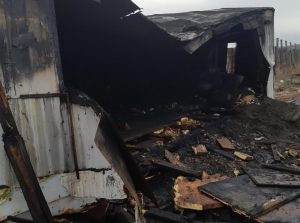 Возле запорожских мостов вспыхнула будка: спасатели тушили ее несколько часов (ФОТО)