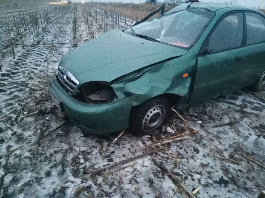 В Запорожской области авто съехало в кювет: пожилая женщина оказалась в «железной ловушке» (ФОТО)