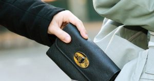 Аптечное ограбление: в Запорожской области обокрали женщину
