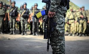 Подорвался на мине: президент посмертно наградил запорожского бойца