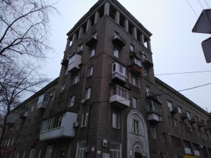 В Запорожье разрушается исторический дом с башней (ФОТО)