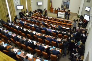Вручение подозрения, митинг против ЖК и спасение отделения: сессия Запорожского горсовета в фотографиях