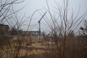 Новый жилищный комплекс в Запорожье: как выглядит место строительства и спуск к нему (ФОТОРЕПОРТАЖ)