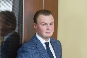 “До встречи, свинарченок”: Гладковский-младший подал в суд на Евгения Черняка