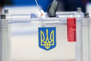Владимир Зеленский побеждает в первом туре выборов президента Украины, – экзит-полы