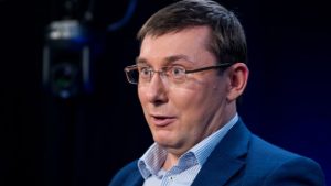 Фотожабы и ирония: как в сети обсуждают “список” Йованович для Юрия Луценко