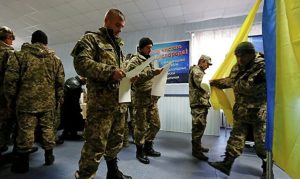 Зеленский опережает Порошенко на военных спецучастках, – данные 63 из 79 УИК