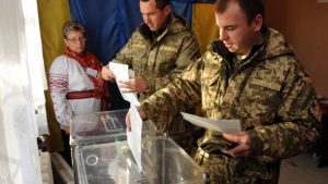 В зоне ООС на военных спецучастках Зеленский опередил Порошенко: где как голосовали