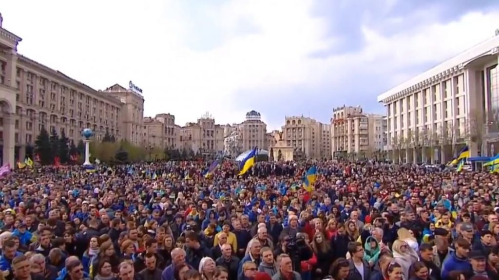 Порошенко перед дебатами проводит митинг на Майдане (ПРЯМОЙ ЭФИР)