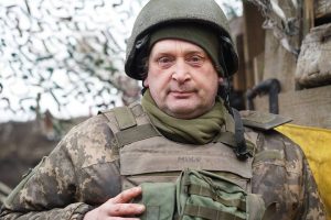 Прощались на коленях: в Запорожской области около 500 человек провожали в последний путь героя (ВИДЕО)