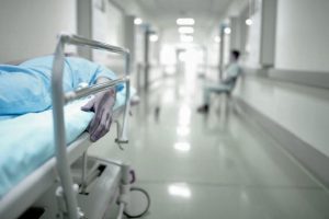 Месяц врачи боролись за его жизнь: в Запорожской области умер мужчина