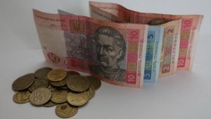 Новые тарифы на газ и свет, повышенные пенсии и цены на сигареты: что ждет украинцев в июле