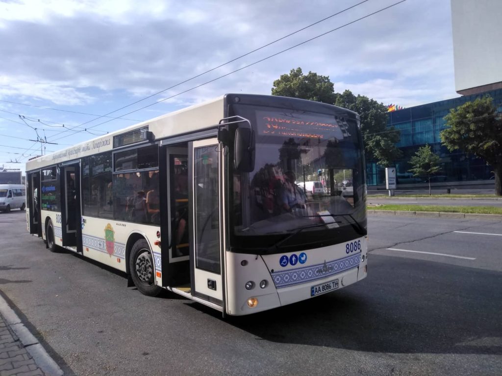 Запорожцы создали петицию об установке кондиционеров в автобусах: где подписать