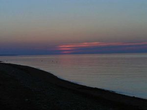 Отдыхающих в Бердянске напугал столб дыма в Азовском море (ФОТО)