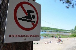 Смертельно опасное место: жителей Мелитополя пытаются уберечь от купания в озере Горячка (ФОТО)