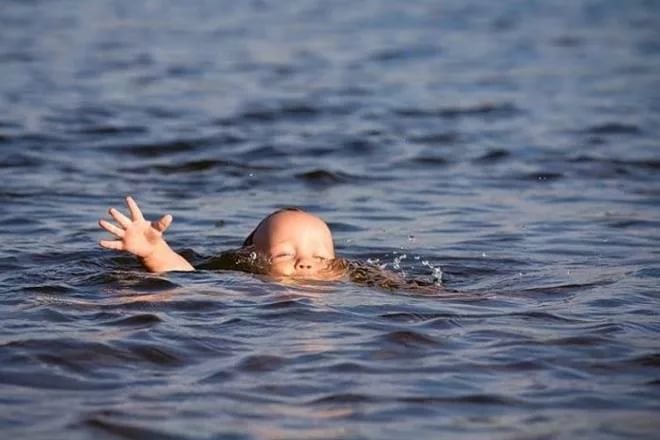 В Запорожской области утонула 11-летняя девочка, которую недоглядела сестра с друзьями