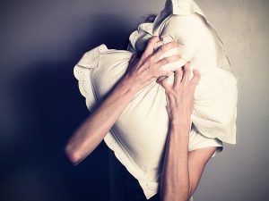 Ограбление в Мелитополе: девочка спугнула вора, когда тот душил ее бабушку