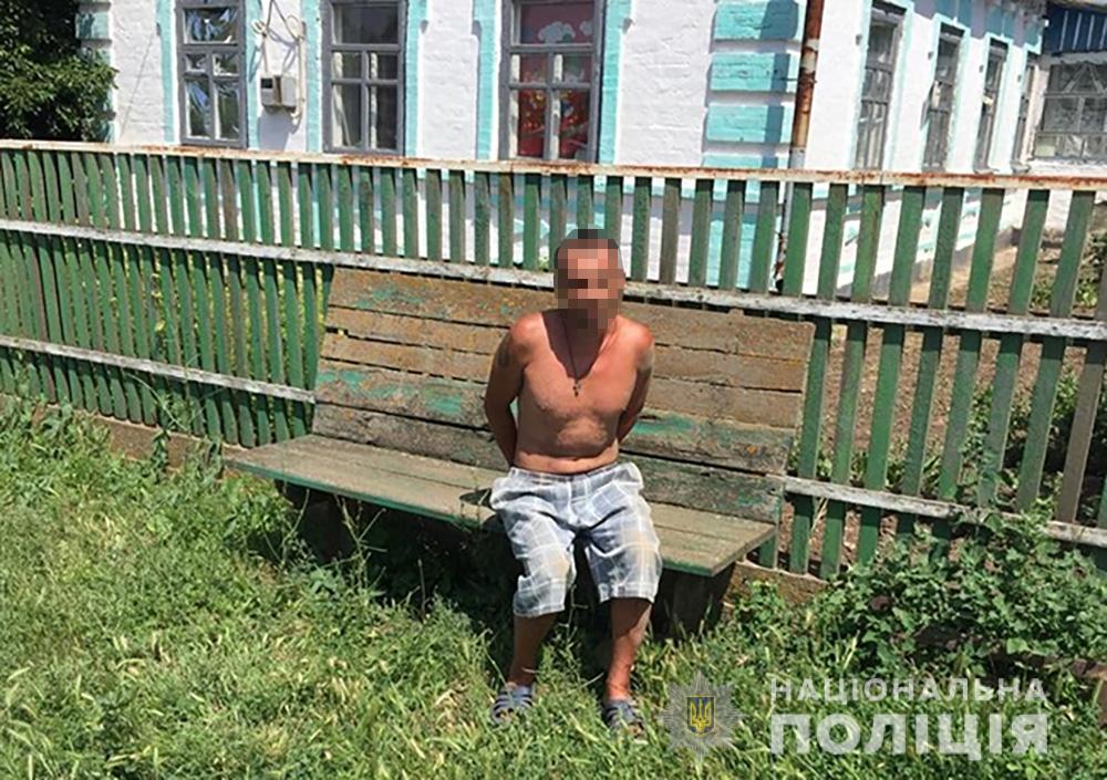 В Запорожской области мужчина угрожал ружьем собственной матери (ФОТО)
