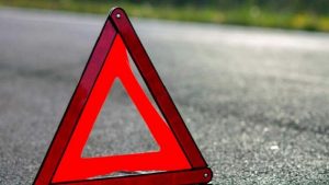 В Запорожской области на дороге лежит мертвый мужчина (ВИДЕО)