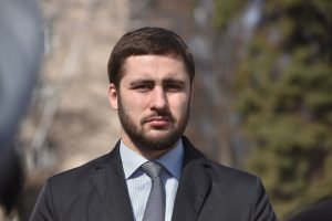 Заседание снова перенесли: пока Пустоваров на билбордах, судьи по его делу в отпуске
