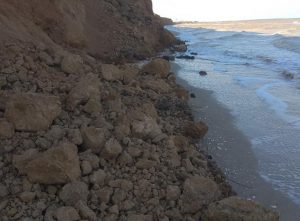 Побережье Азовского моря под угрозой: обвалы отвесного берега и смыв пляжной зоны (ФОТО, ВИДЕО)