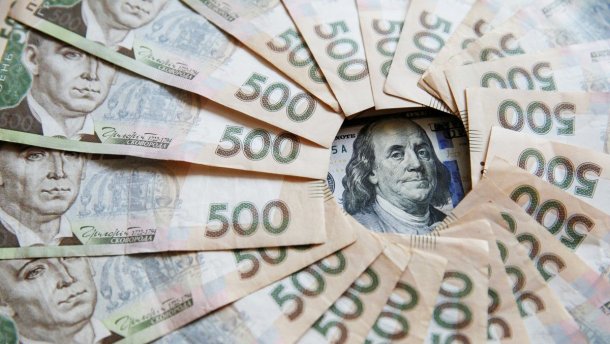 Зеленському запропонували змінити національну валюту на долар США