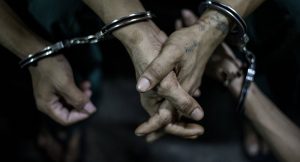 Угрожали расправой: в Запорожье пытались “выбить” у мужчины 2 тысячи долларов
