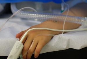 В Запорожской области ребенок попал в больницу после выпитого алкоголя