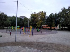 Долгожданный парк Гагарина в Запорожье: часть каруселей развалена, часть “уже готова” (ФОТО, ВИДЕО)