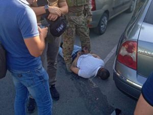 Заказное убийство следователем в Запорожье: видео задержания и что известно о 25-летнем полицейском