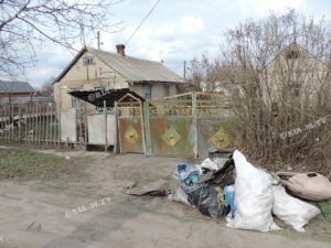 Свалка вместо дома: в Запорожской области 2-летний ребенок жил в нечеловеческих условиях (ФОТО)
