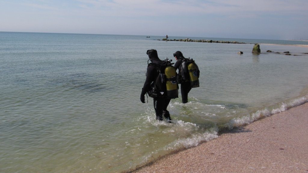 В Бердянске спасатели начали поисковую операцию: в море пропал мужчина