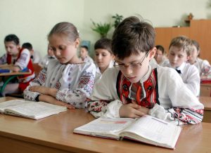 Без формы, с новыми тестами и предметами: новшества учебного года 2019 для школьников и студентов