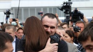 Запорожский бизнесмен сделал подарки 35-ти освобожденным из плена украинцам (ФОТО)