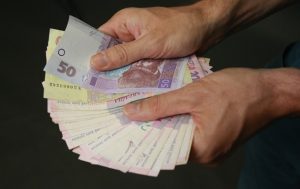 В Украине понизилась средняя зарплата: какова ситуация в Запорожье (СТАТИСТИКА)