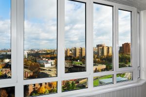 Стоит ли остеклять балкон?