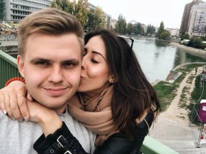 Директор МФК “Металург” замовив послуги на 700 тисяч гривень у дівчини свого сина