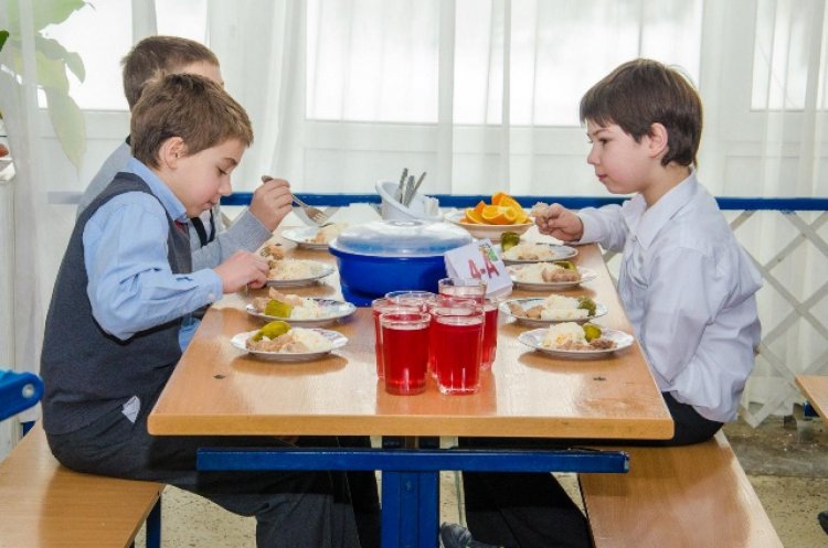 Запорожцы требуют бесплатное питание для школьников