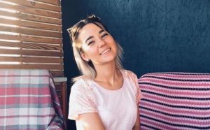 В Запорожье у молодой девушки обнаружили опухоль, ей нужна помощь (ФОТО)