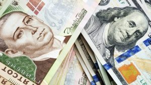 Украинская гривна показывает самый серьезный рост к доллару среди мировых валют