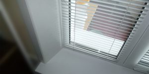 Практичные решения для окон в любом помещении