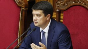 Разумков оставит должность главы партии “Слуга народа”: причины