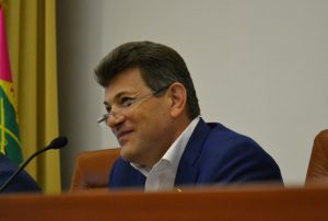 У Буряка, несмотря на “дыру” в бюджете, хотят взять кредит на 1,5 миллиарда на бездоходные программы