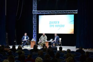 Запорожцы задали серьезные вопросы замглавы МИД по поводу “формулы Штайнмайера” (ФОТОРЕПОРТАЖ)