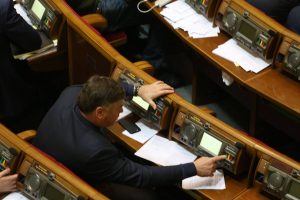 Мандатов лишать не будут: украинские нардепы определили “стоимость кнопкодавства”